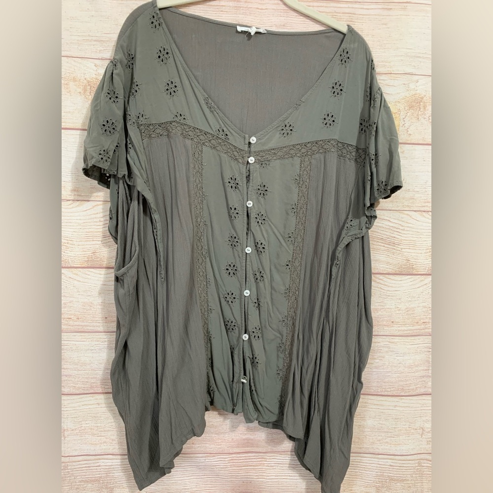 Maurices hunter green shortsleeved top